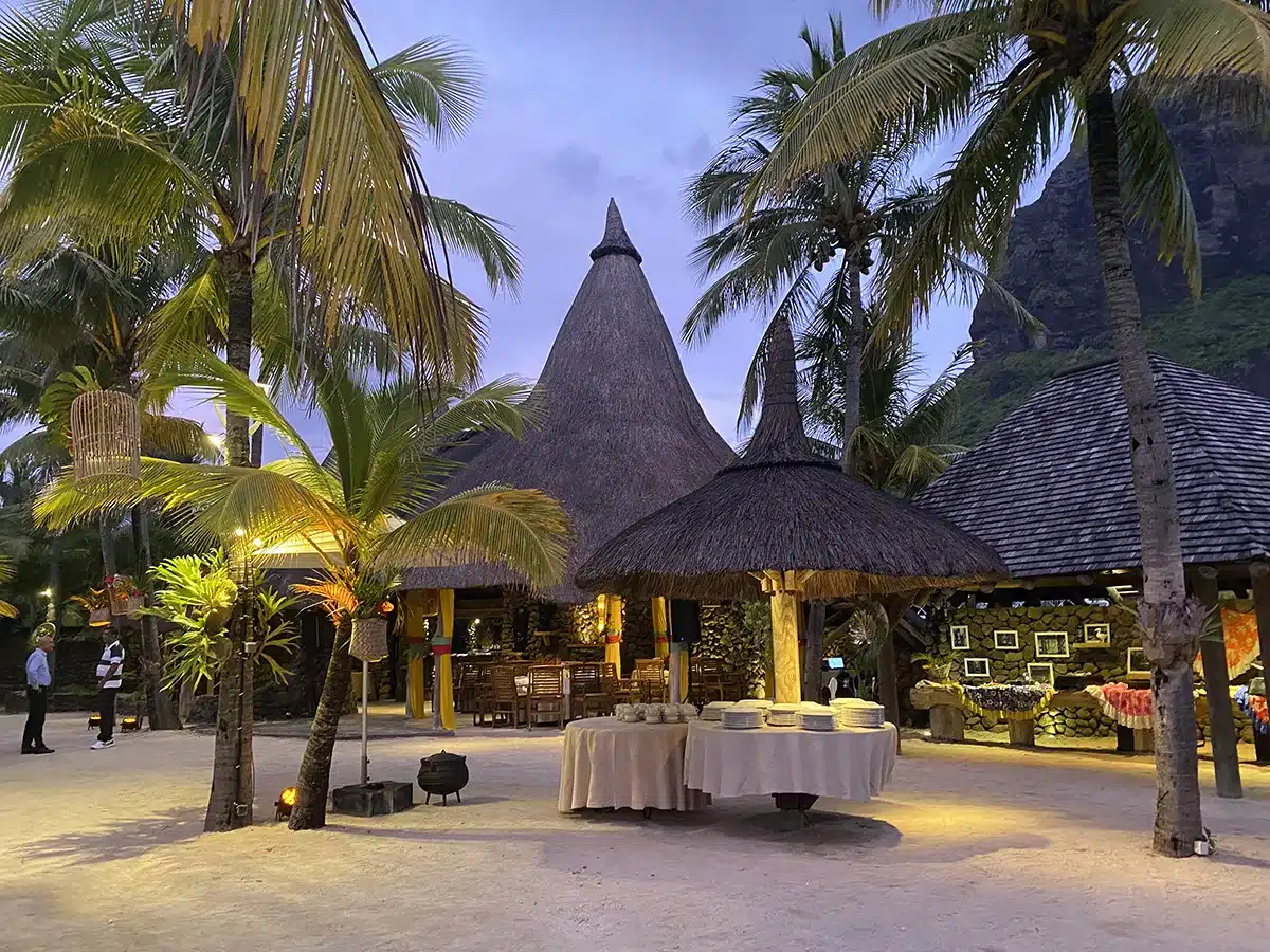 Mauritius Hotelrestaurant unter Schilfdach