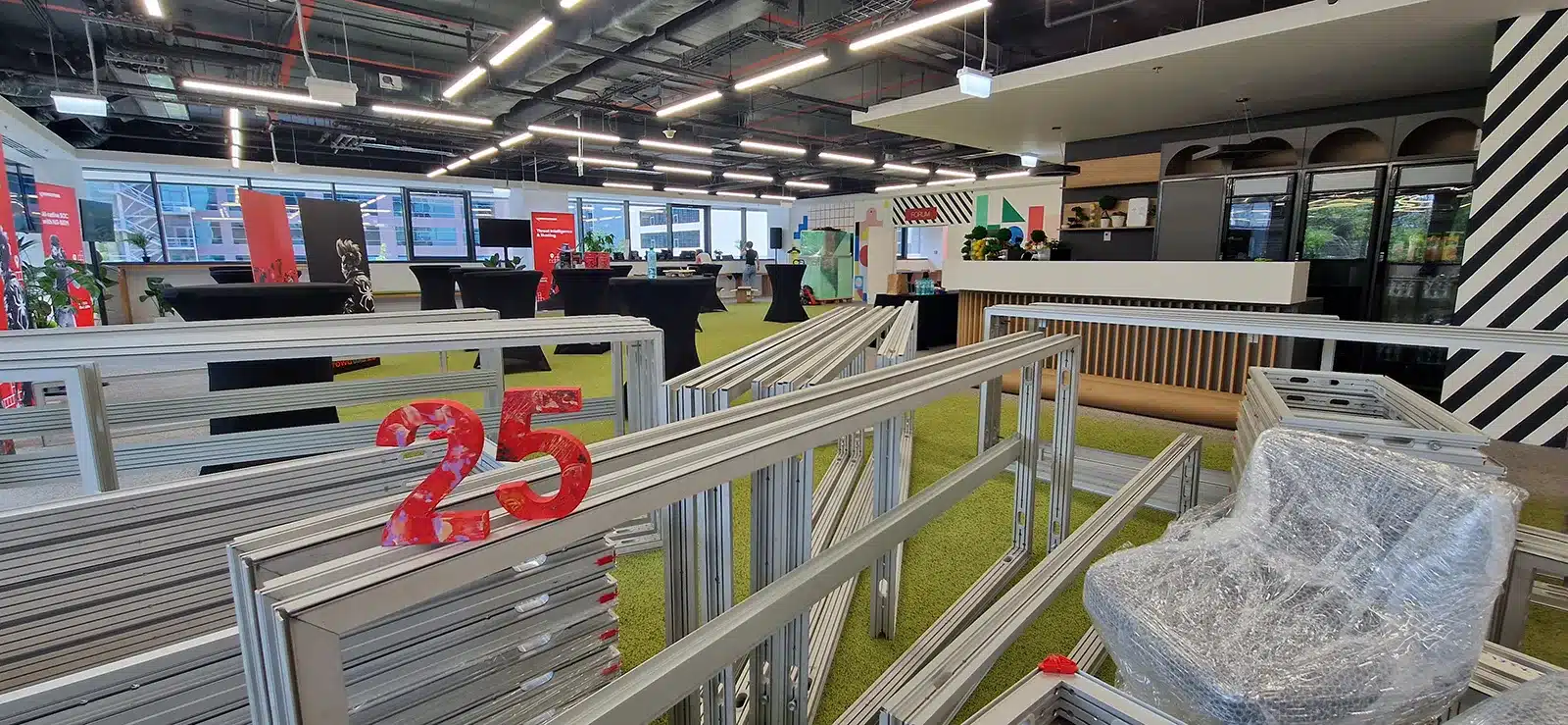 Cybersecurity Roadshow 2025 Bukarest Aufbau Tagungsbranding